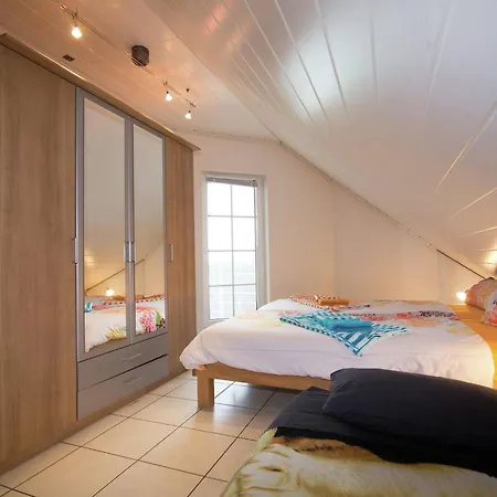 In Hessen Mit Grossem Garten *