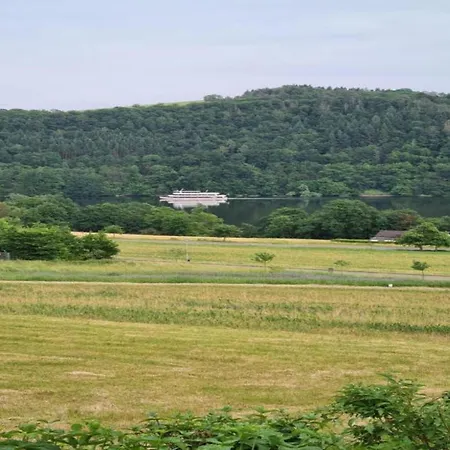 In Hessen Mit Grossem Garten *