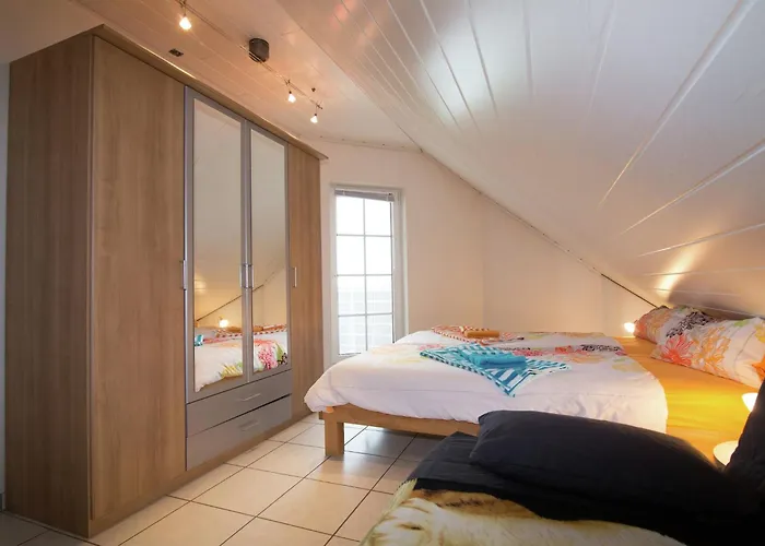 In Hessen Mit Grossem Garten *