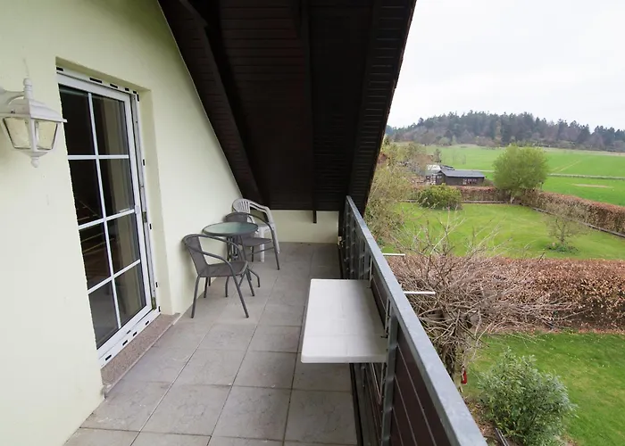 In Hessen Mit Grossem Garten *